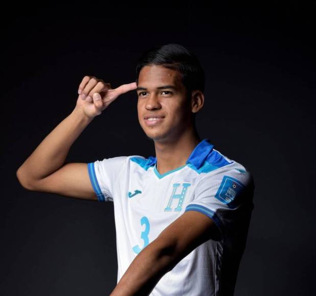 Rodas, zaguero central, es el jugador más alto de Honduras. Su estatura es de 189.