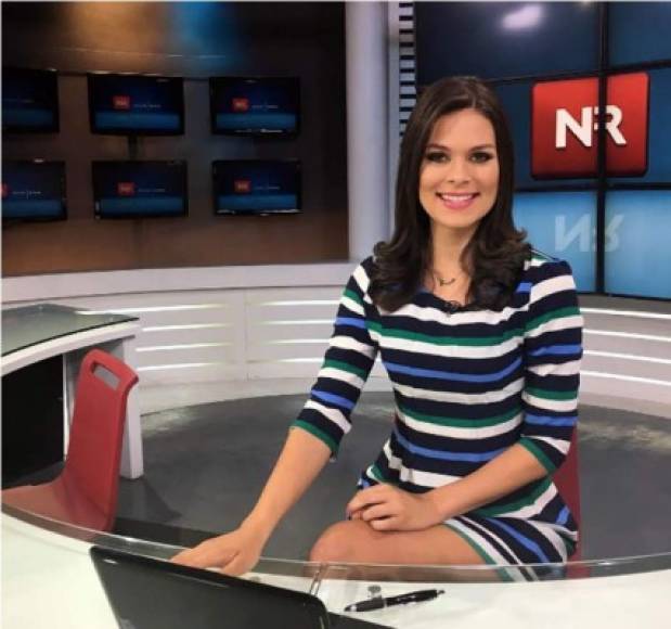 Ella es la hermosa Jennifer Segura, presentadora de Noticias Repretel de Costa Rica.