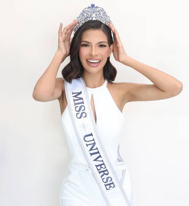 Sheynnis Palacios, de 23 años, licenciada en comunicación social de la clausurada jesuita Universidad Centroamericana (UCA), de Managua, es la primera nicaragüense y centroamericana que gana Miss Universo, cuya edición de 2023 se celebró la noche del sábado 18 de noviembre en El Salvador.