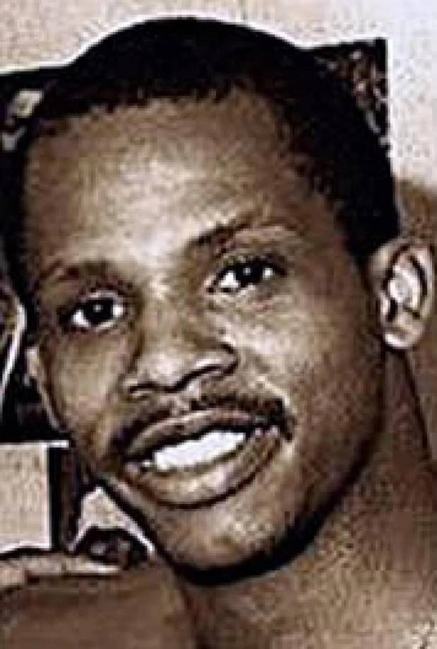 Oliver Lacy: Apenas tenía 24 años cuando tuvo relaciones con Jeffrey Dahmer, quién lo trató de drogar con cloroformo. Oliver era un fisicoculturista y fue convencido por Dahmer para “posar desnudo”, para más tarde destazarlo y practicar necrofilia con su cuerpo.