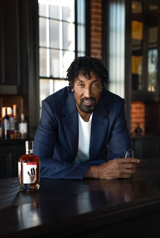 Según aclara la empresa que comercializa el exclusivo día con Scottie Pippen, el emblemático jugador donará<b> 278.000 dólares</b> a una escuela que promueve altos estándares académicos, empresarios y deportivos.