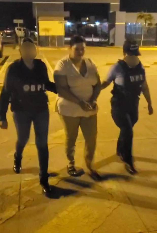 La sospechosa es acusada de causar la muerte de su pareja, Junior Josué Flores Padilla.