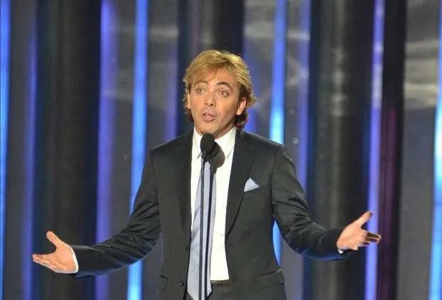 Cristian Castro termina el bachillerato y va por la universidad