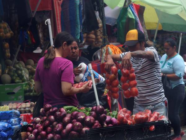 Comercio en un mercado capitalino.