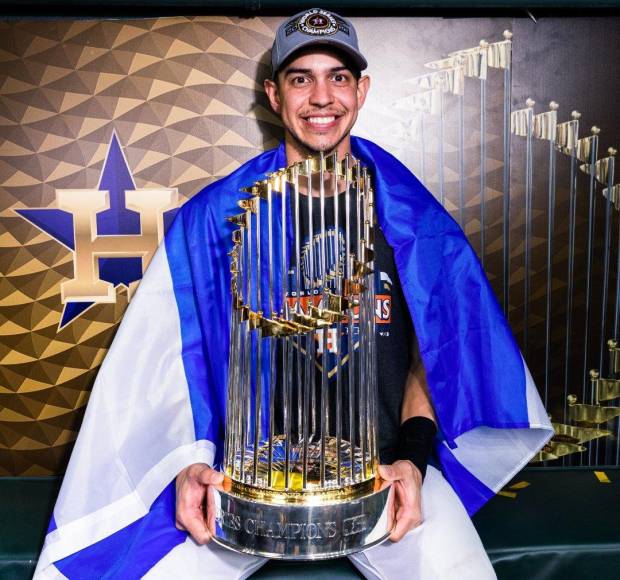 Mauricio Dubón se metió en la historia del deporte hondureño al convertirse en el primer catracho en lograr una Serie Mundial, lo máximo en el béisbol de Estados Unidos.