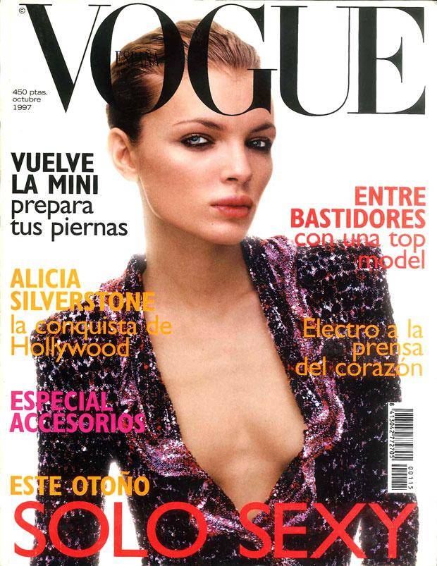 Ester ha sido modelo de portada de revistas de moda importantes. Aquí en una de Vogue España de Octubre 1997.