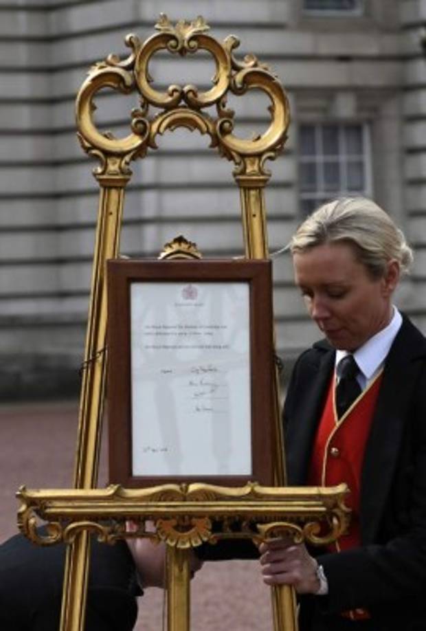 El palacio de Buckingham dio la noticia siguiendo el protocolo real.<br/>