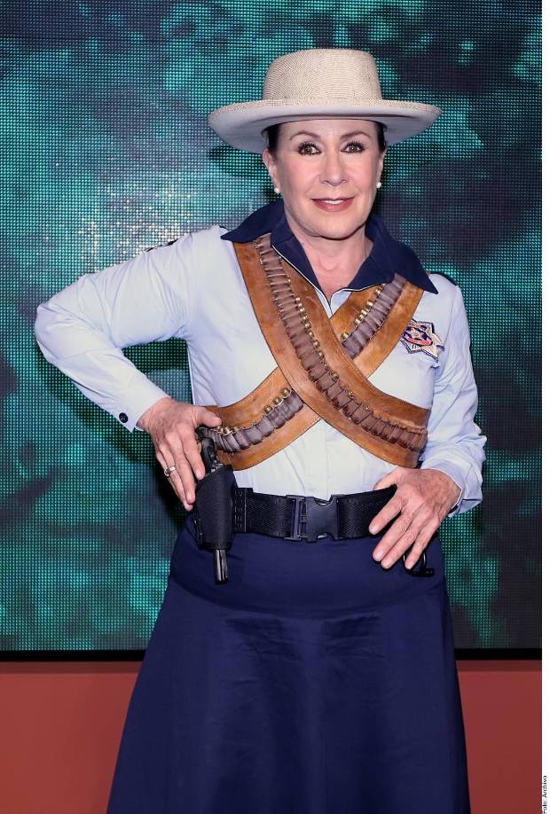 Asimismo, la famosa detalló que además de Thalía, ninguna de sus demás hermanas o sobrinas asistieron al funeral de doña Eva Mange. 