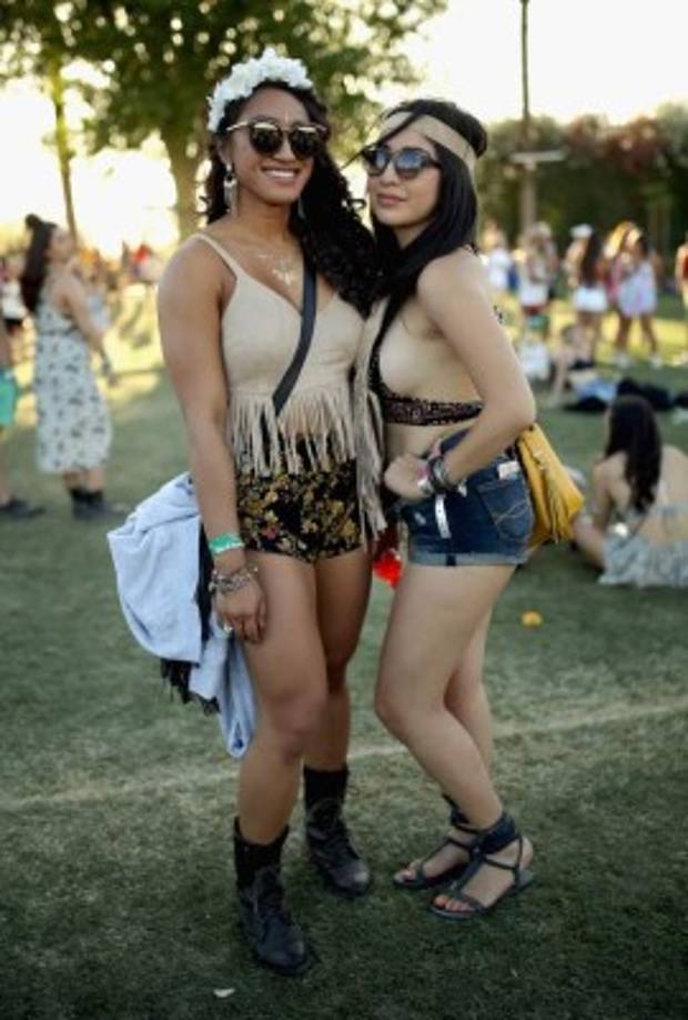 9. Las coronas de flores está muy gastada… que la creatividad en tu cabeza sobresalga con mariposas, pompones… lo que encuentres.