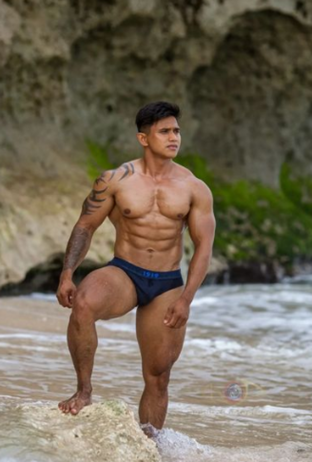 Entre los ejercicios más recurrentes sobresalía el levantamiento de barras con discos.