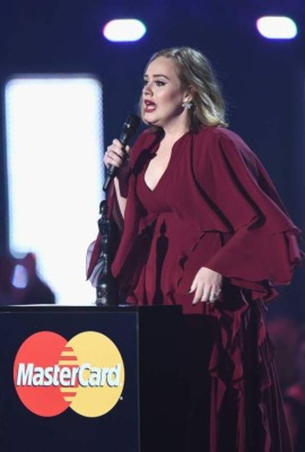 Adele también ganó como Mejor artista solista femenina del Reino Unido.