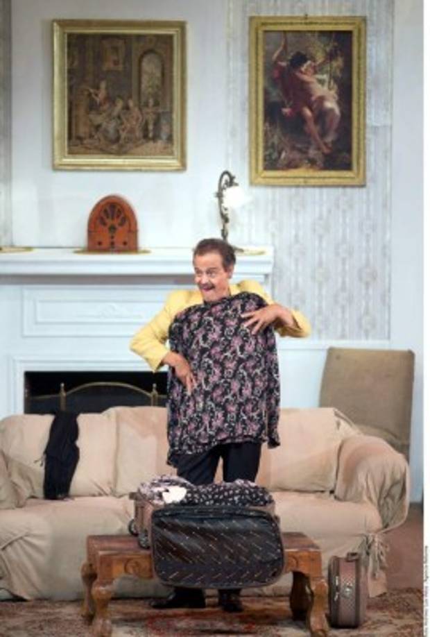 Chapado a la antigua, Vega no perdió su sello viril y personalidad galante que lo caracterizaron y que explotó a su antojo en su particular versión teatral de Don Juan Tenorio, que dejó de hacer precisamente cuando su salud demeritó.