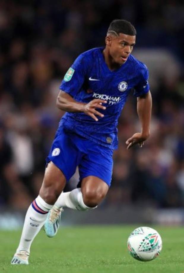 El centrocampista británico de ascendencia nigeriana Tino Anjorin ha firmado un contrato de cinco campañas con el Chelsea, tras su buen rendimiento esta temporada. El jugador de 18 años debutó con los 'blues' en septiembre del año pasado en la Copa Carabao y también disputó unos minutos en el último partido de la Premier ante el Everton. 'He estado en el club desde que tenía seis años, así que para mí esto es increíble', ha asegurado.