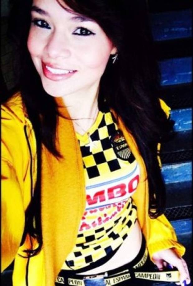 La guapa hondureña es aficionada del Real España.