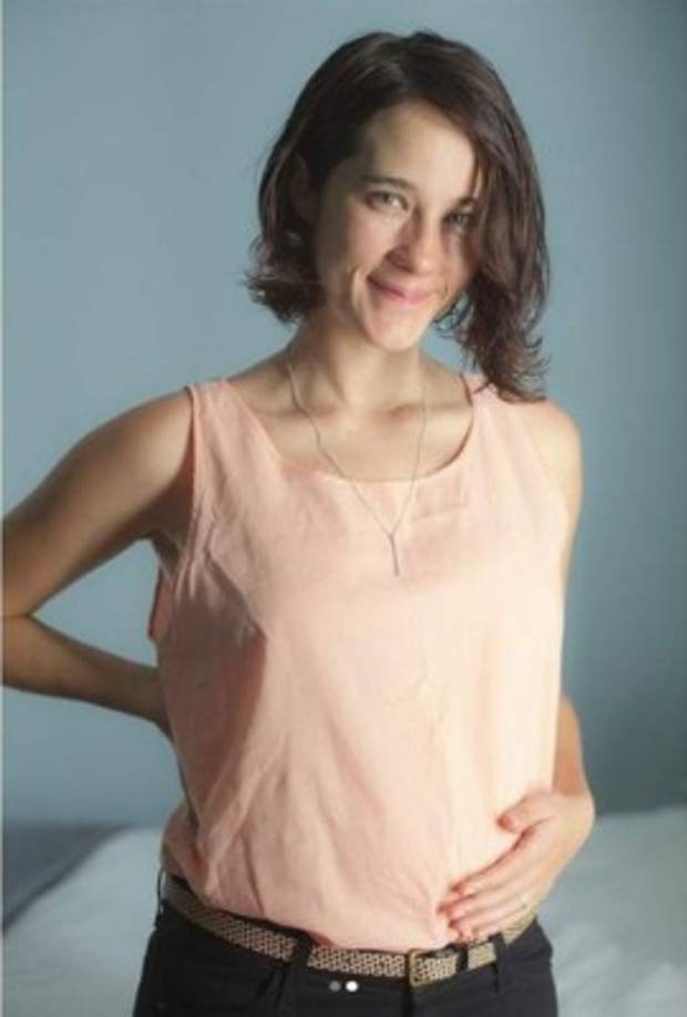 La cantante y actriz mexicana Ximena Sariñana espera su primer hijo junto a su esposo Rodrigo Rodríguez. <br/><br/>'Hoy cumplí 32 años. Me siento tremendamente agradecida con la vida por todo lo que me dio este año, pero sobretodo muy ilusionada con lo que se viene. El siguiente año me toca emprender nuevos proyectos, pero nada tan increíble como el proyecto más grande de mi vida: ser mamá! Gracias a todos por sus felicitaciones y por formar parte de mi vida. Los quiero!', escribió la artista en Instagram el pasado 29 de octubre junto a una foto en la que muestra su pancita.