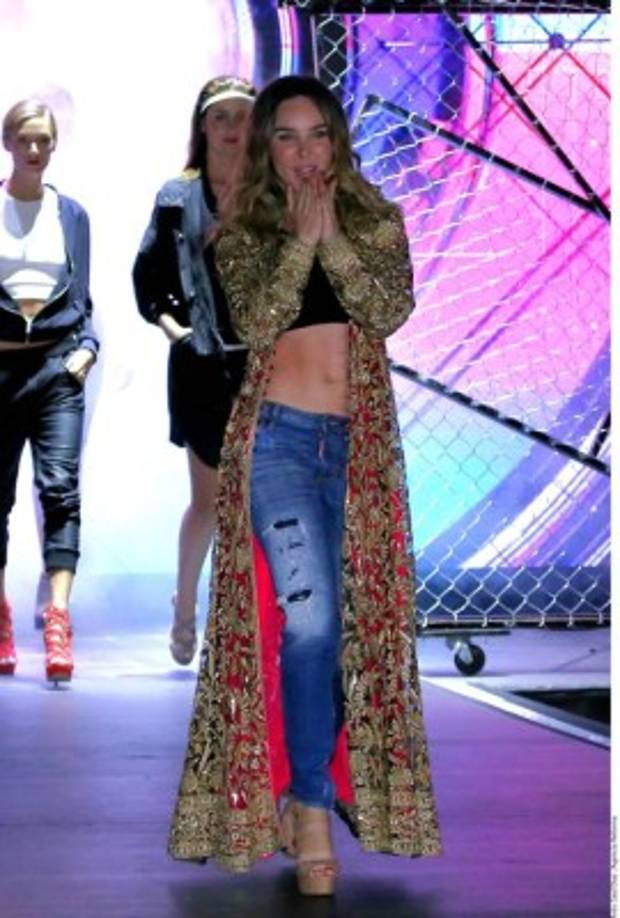 La cantante, a quien se le adjudicó una supuesta evasión fiscal, hizo esperar a los invitados por más de dos horas.