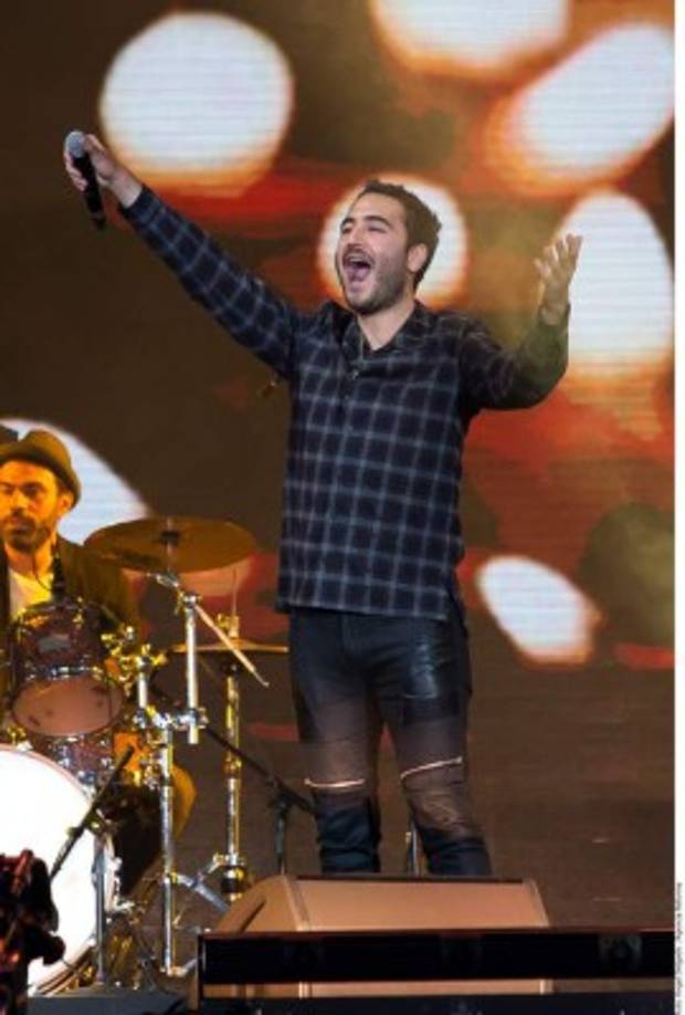 Además de ofrecer un popurrí de éxitos, Reik presentó un nuevo sencillo, 'Voy a Olvidarte', y fue el único grupo que consiguió que los asistentes prendieran celulares y los acompañaran con sus luces.