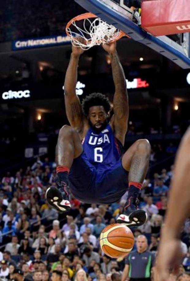 BALONCESTO. Volcada. Andre Jordan, de la selección de EUA, hace una volcada en un juego de exhibición contra China.
