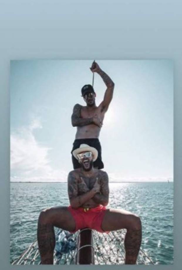 Ney prohibió expresamente el uso de celulares y cámaras para preservar la privacidad