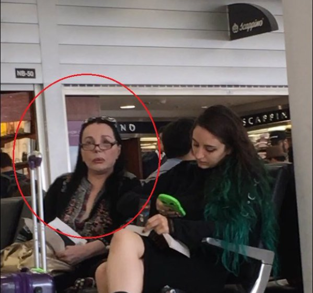 Nabila López Portillo es una artista plástica que ha presentado sus creaciones en recintos como Casa Basalta, en la Ciudad de México, y en exposiciones foráneas, como el Festival del Terror en León, Guanajuato, en 2018, donde además fue la encargada de cortar el listón de inauguración.