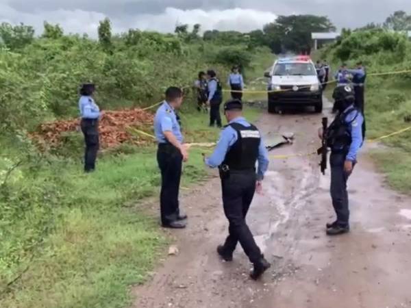 Los habitantes de la colonia 8 de Febrero, en Olanchito, se sorprendieron al encontrar el cuerpo sin vida de una mujer en medio de la calle. La Policía fue alertada y llegó al lugar para realizar el levantamiento y recabar indicios.