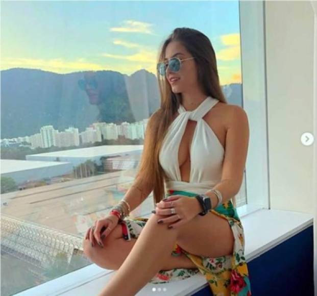 La hermosa chica brasileña comparte en sus redes sociales parte de su día a día.