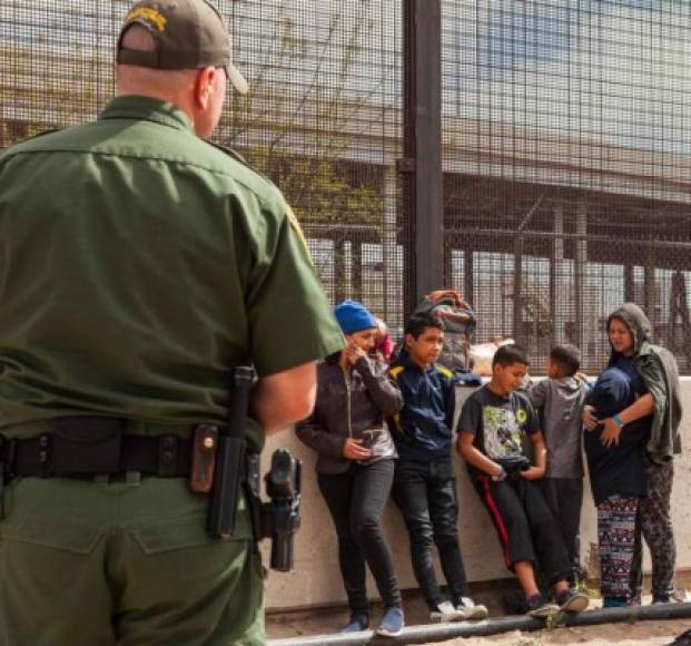 El presidente Donald Trump anunció que enviará a 750 agentes fronterizos para intentar frenar la llegada masiva de inmigrantes.