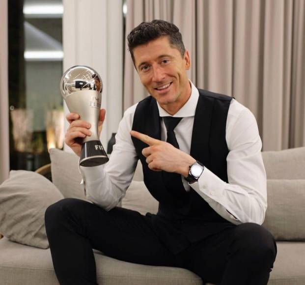 Robert Lewandowski por segunda ocasión se llevó el premio The Best y en gran parte se lo debe a su pareja sentimental....