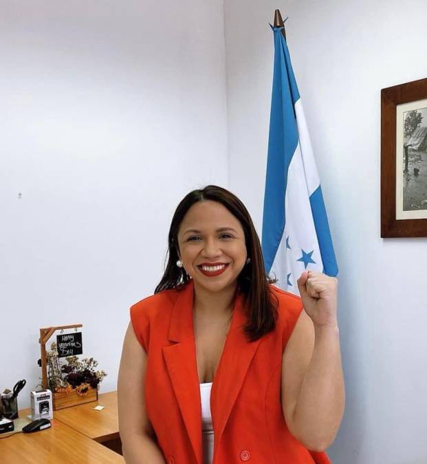 Junto a Mirtha Gutiérrez, también se juramentó al ciudadano José Alberto Murillo Izaguirre quien tomó juramento en el cargo de Gerente Administrativo del Fondo Hondureño de Inversión Social (FHIS).