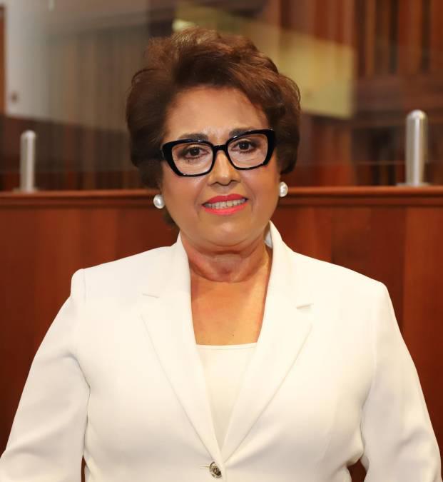 Rebeca Lizette Raquel Obando (Libre), tiene 68 y es originaria del Distrito Central. Es la segunda mujer presidenta de la Corte Suprema de Justicia; la primera fue Vilma Cecilia Morales (2001-2007).