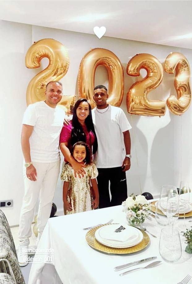 Rodrygo Goes, jugador del Real Madrid, pasó la noche con su familia en Madrid.