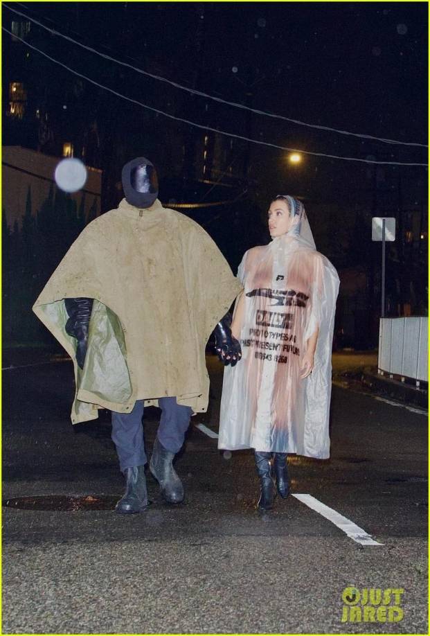 Sorprendió entonces lo rápido que rehizo su vida junto a Bianca, de la que entonces solo se sabía que comenzó a trabajar en noviembre de 2020 como jefa de arquitectura de la marca de ropa del rapero, Yeezy. También era conocida por ser empresaria ya que antes de comenzar a trabajar para Kanye, la australiana tenía su propia marca de joyas llamada Nylons.