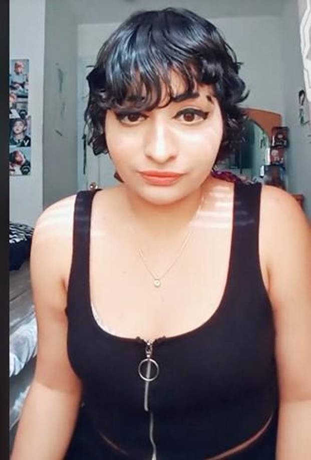 A lo anterior se suma que también hay una disputa entre el Centro de Mujeres de Fort Bend y la familia de Verjes con respecto a su estatus de residencia en la comunidad. El Centro de Mujeres argumenta que ella era una invitada, no una residente, mientras que la familia afirma que estaba viviendo allí desde enero.