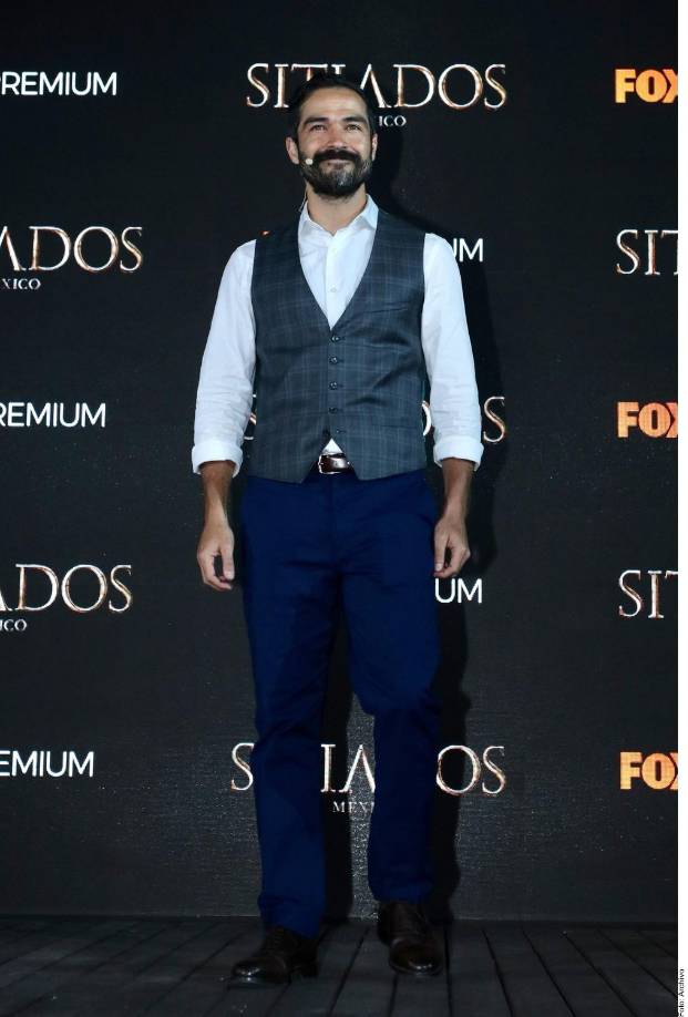 El informante dijo que Poncho y Ana siguen con su romance, y que el actor esta tan enamorado de la actriz que ya hasta planea mudarse con ella.