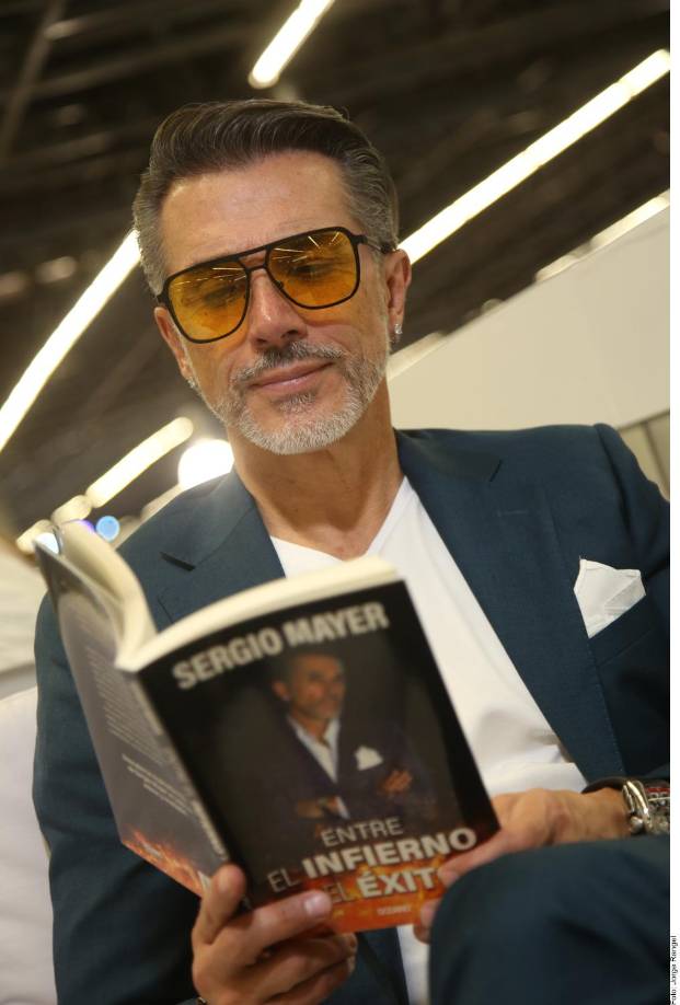 De acuerdo con el actor y político, su obra es un relato biográfico en el que comparte experiencias, desafíos y triunfos, pero también respuestas a los señalamientos hechos por la periodista Anabel Hernández, quien lo ha vinculado con figuras del narcotráfico como Édgar Valdez Villarreal “La Barbie” y Arturo Beltrán Leyva en sus publicaciones. 