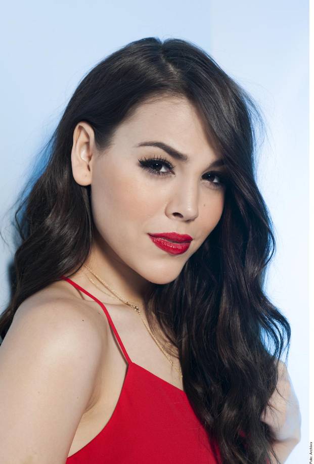 FOTOS: Danna Paola luce vestido de transparencias e impacta por su extrema delgadez