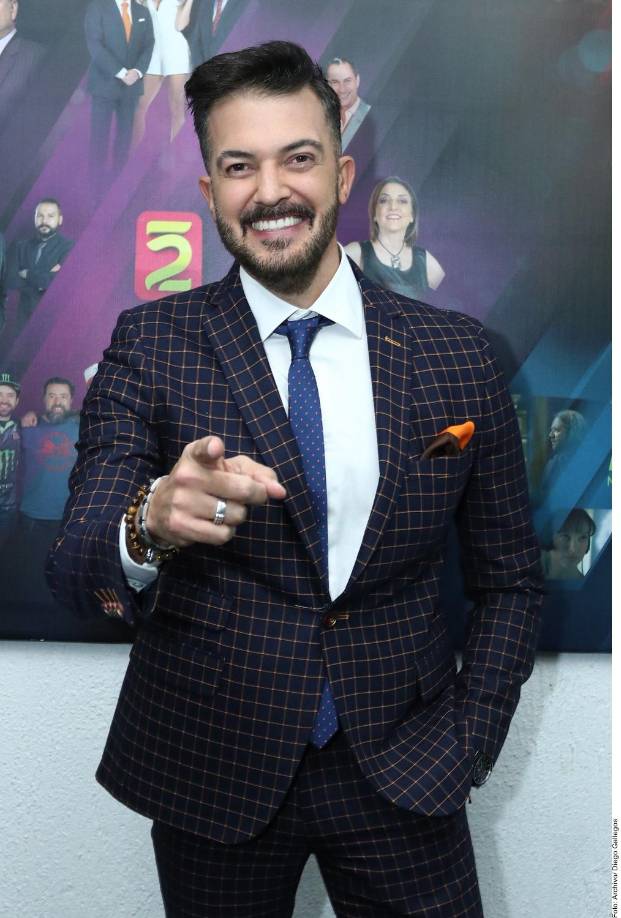 Este jueves fue confirmada la muerte de Fernando, quien nació en Buenos Aires y tenía 49 años, fue esposo de Ingrid Coronado y de quien se separó en el 2015, tras tres siete años de relación (tres casados) y luego de que convaleciera tras el diagnóstico de cáncer de pulmón que lo aquejó desde entonces. Con la ex Garibaldi tuvo a sus hijos, Luciano y Paolo.