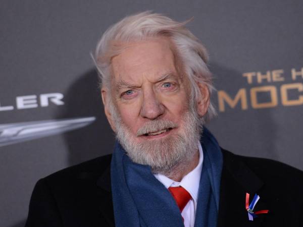 El actor canadiense Donald Sutherland asiste al estreno de ‘Los juegos del hambre: Sinsajo - Parte 2’ en el teatro Microsoft de Los Ángeles el 16 de noviembre de 2015.