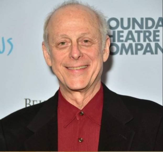 Mark Blum - 69 años <br/>+ 25 de marzo 2020<br/>El veterano intérprete de cine, TV y teatro falleció por complicaciones de coronavirus. En los últimos años tuvo papeles secundarios en muchas series como You (Netflix), Mozart in the jungle.