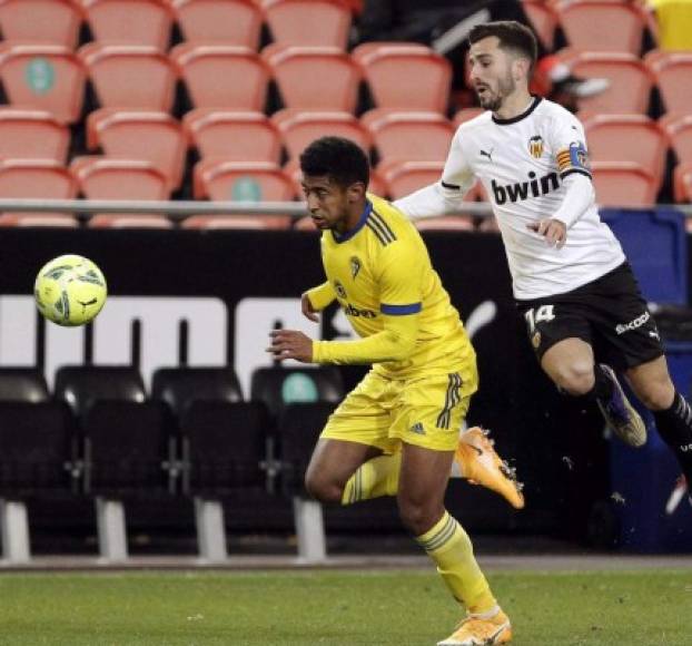 Antony Lozano fue titular en el duelo ante Valencia. Además de su golazo de chilena, el hondureño tuvo un remate al poste y recibió una tarjeta amarilla. El catracho jugó 73 minutos.