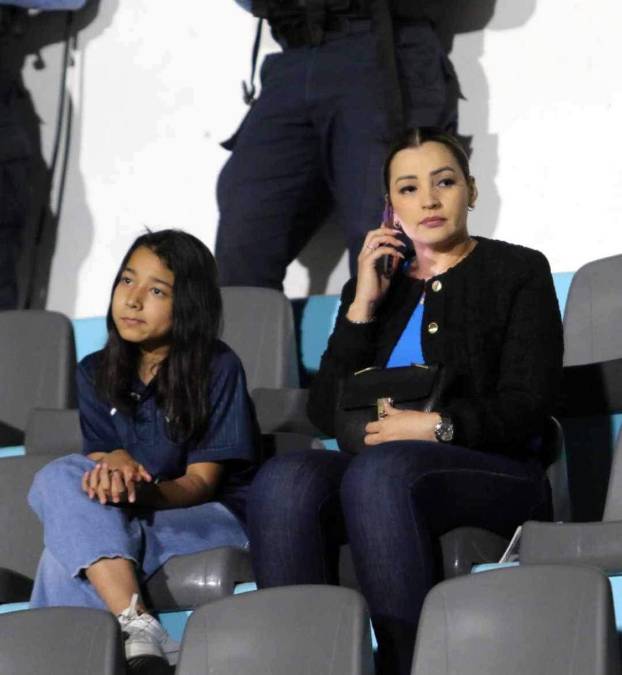 Virginia Varela, la bella esposa de Emilio Izaguirre, director deportivo de Motagua, no se perdió el partido ante el Marathón.