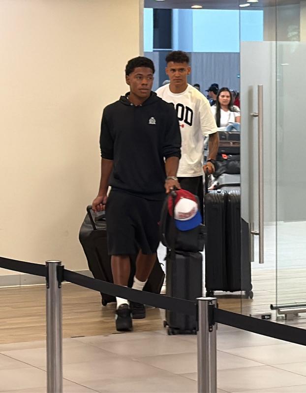 Un Yío solicitado: Kervin y Dereck muy sonrientes en su llegada a Honduras