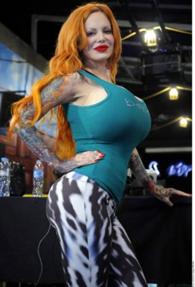 'Deseo tener el trasero artificial más grande el mundo y ya estoy en el proceso. Tengo 47 años y quiero verme bien hasta los 70, así que vamos a darle', dijo la famosa del entretenimiento mexicano.<br/>