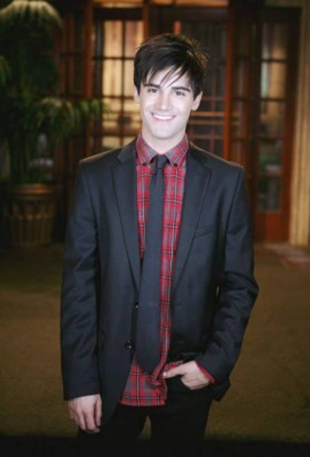 Ehrich, de 29 años, hizo su debut cinematográfico en 'One Easy Job' de 2004. También fue bailarín en 'High School Musical 3: Senior Year' antes de unirse a 'The Young and the Restless', y obtuvo un premio Daytime Emmy en el premio al Mejor actor más joven en una nominación a la serie dramática.