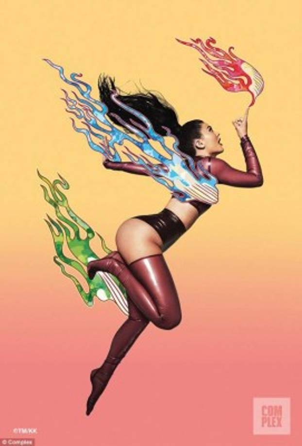 “El primer año todos los que estaban con él le decían que no saliera conmigo. Pero no lo hacemos por el público, nos amamos. Necesitamos estar juntos todo el tiempo. Nunca nos enojamos sino que arreglamos las cosas“.