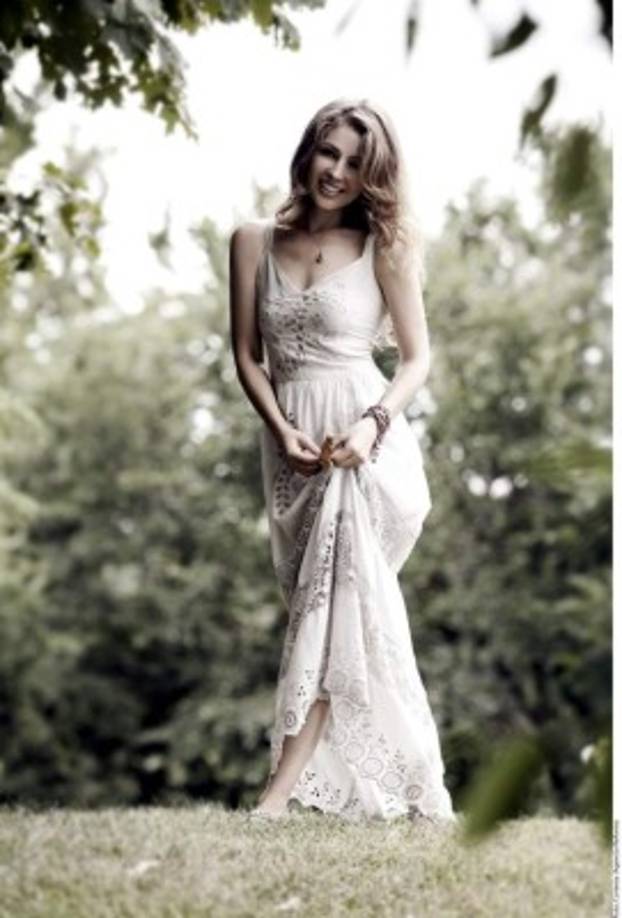 Thalía está viviendo su mejor momento. Vive felizmente casada con Tommy Mottola y es madre de dos hijos.