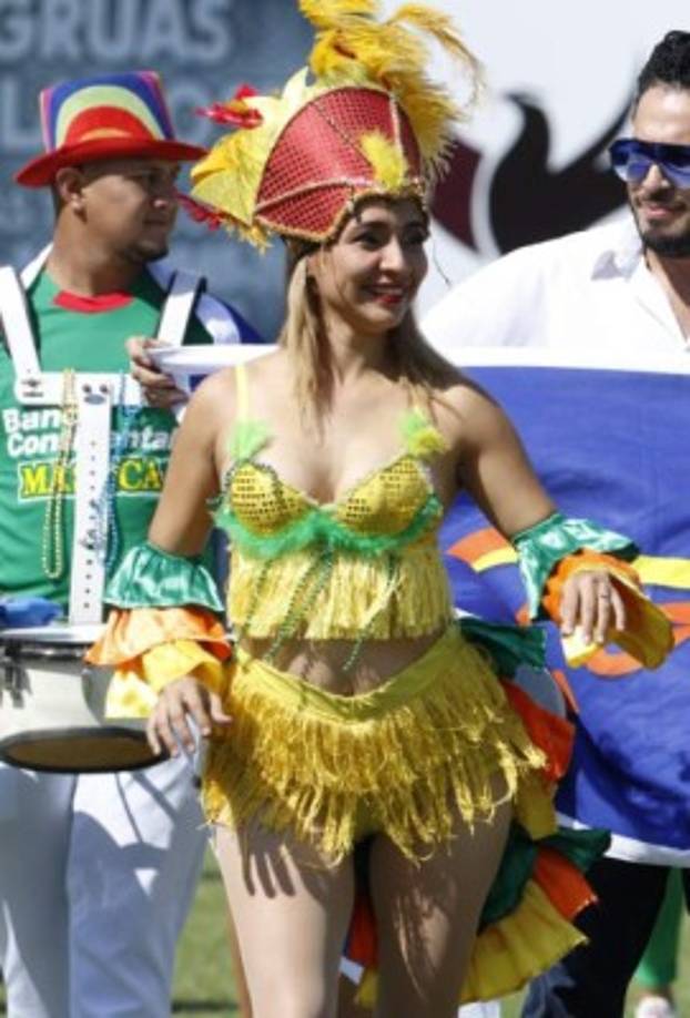 Los bailes no pudieron faltar previo al inicio del partido.