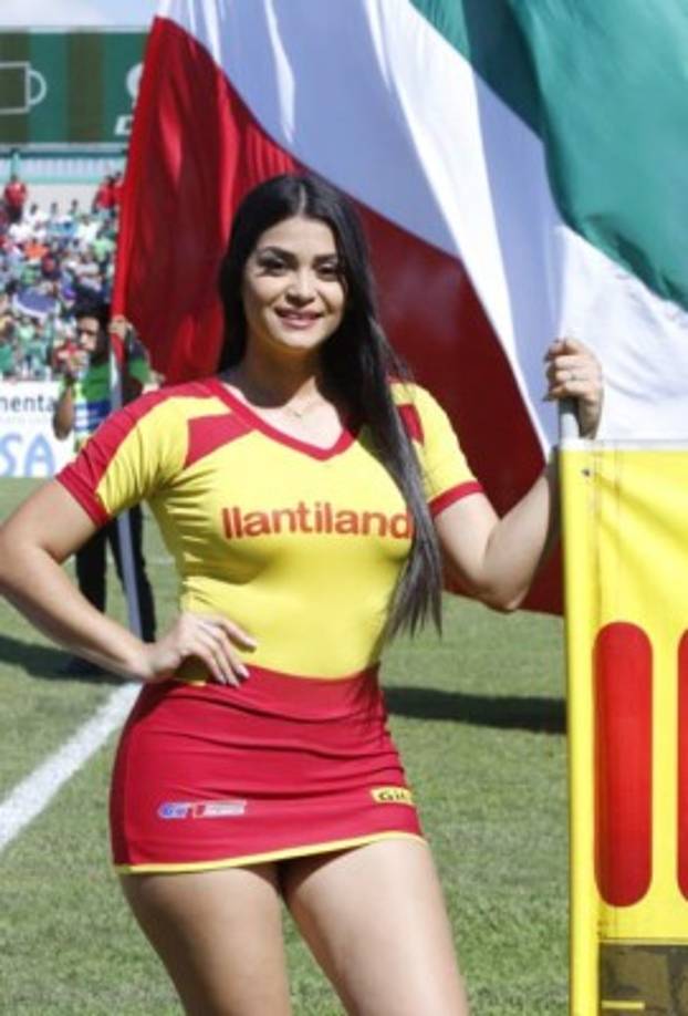 Una hermosa chica que llegó a trabajar a la cancha del Yankel.