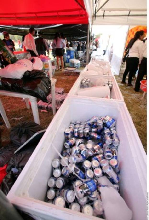 Los invitados gozaron de ricos platillos y bebidas.