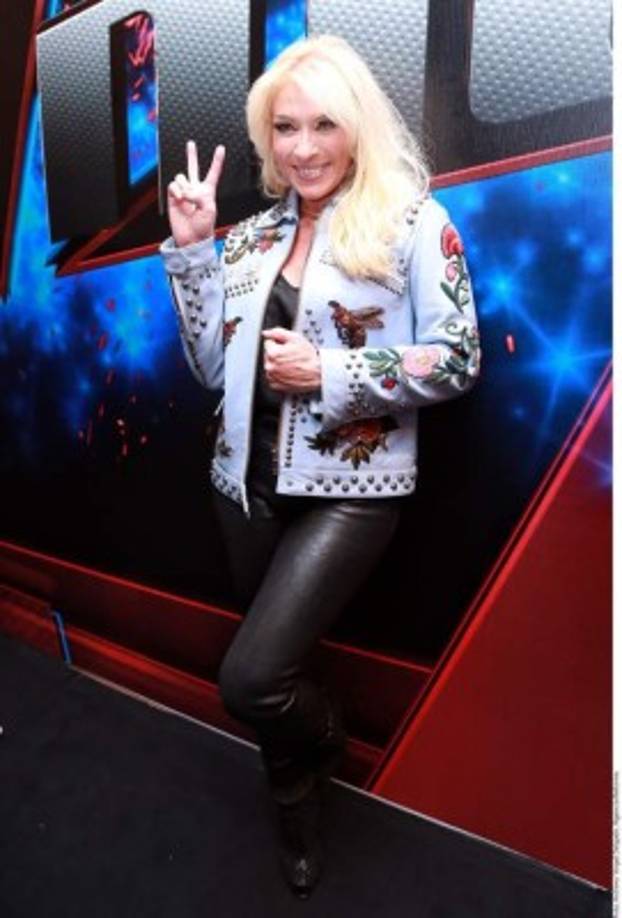 Yuri reconoce, sin pena, que en el pasado fue adúltera y por eso ahora eliminó de su repertorio una canción que, desde su punto de vista, promueve la infidelidad. Su pasado no lo puede cambiar; en cambio, reconoce que ahora su vida es otra gracias a su fe en Dios. Hoy, todo lo que hace, dentro y fuera del escenario, se lo dedica a él.